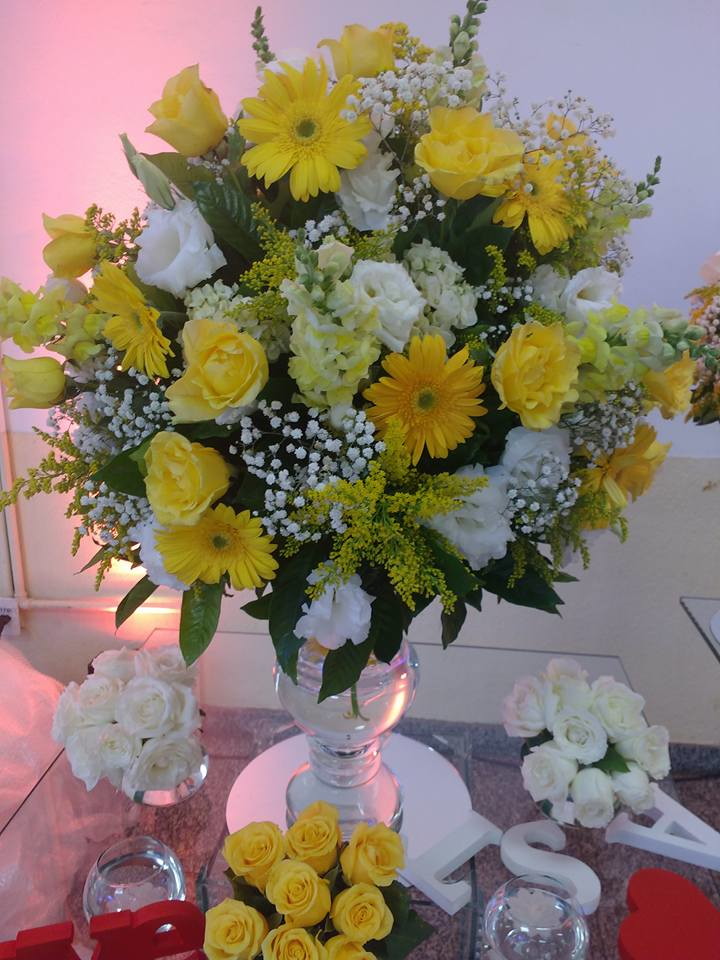 Ideias de Arranjos de Flores Naturais Para Púlpito Com Fotos